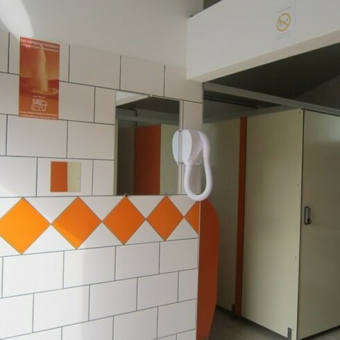 Bloc sanitaires piscine